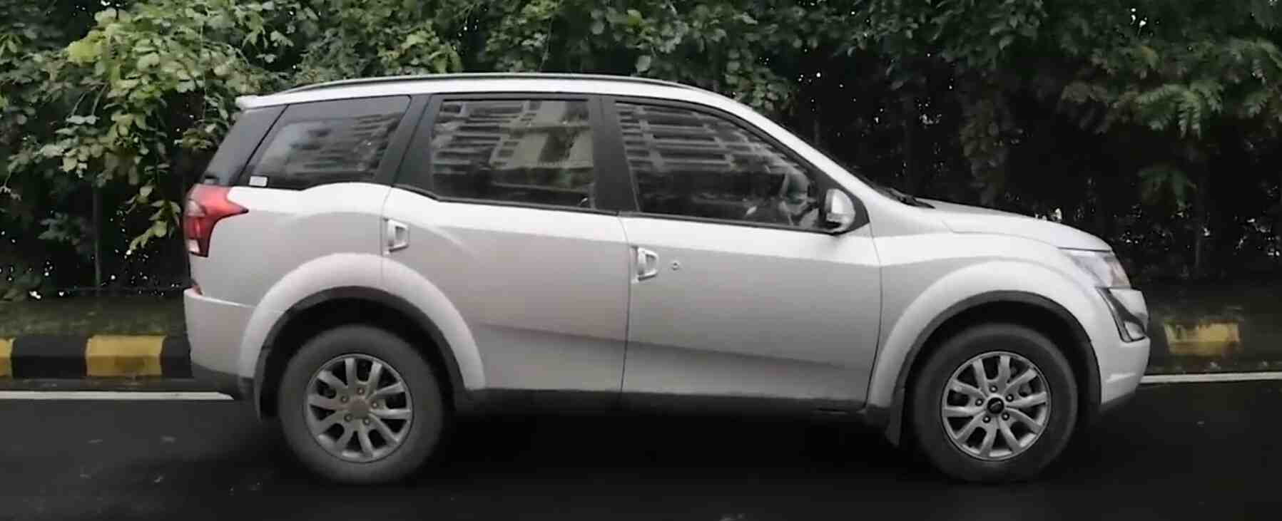 mahindra xuv700 car on rent in goa side view